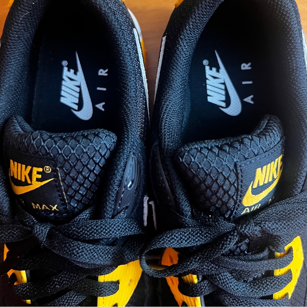 Nike AirMax 90 Black and Gold Athletic Shoes Men’s Size 9.5, Women's Size 8 - Picture 8 of 14